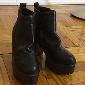 Black Platform Boots(Final Sale)